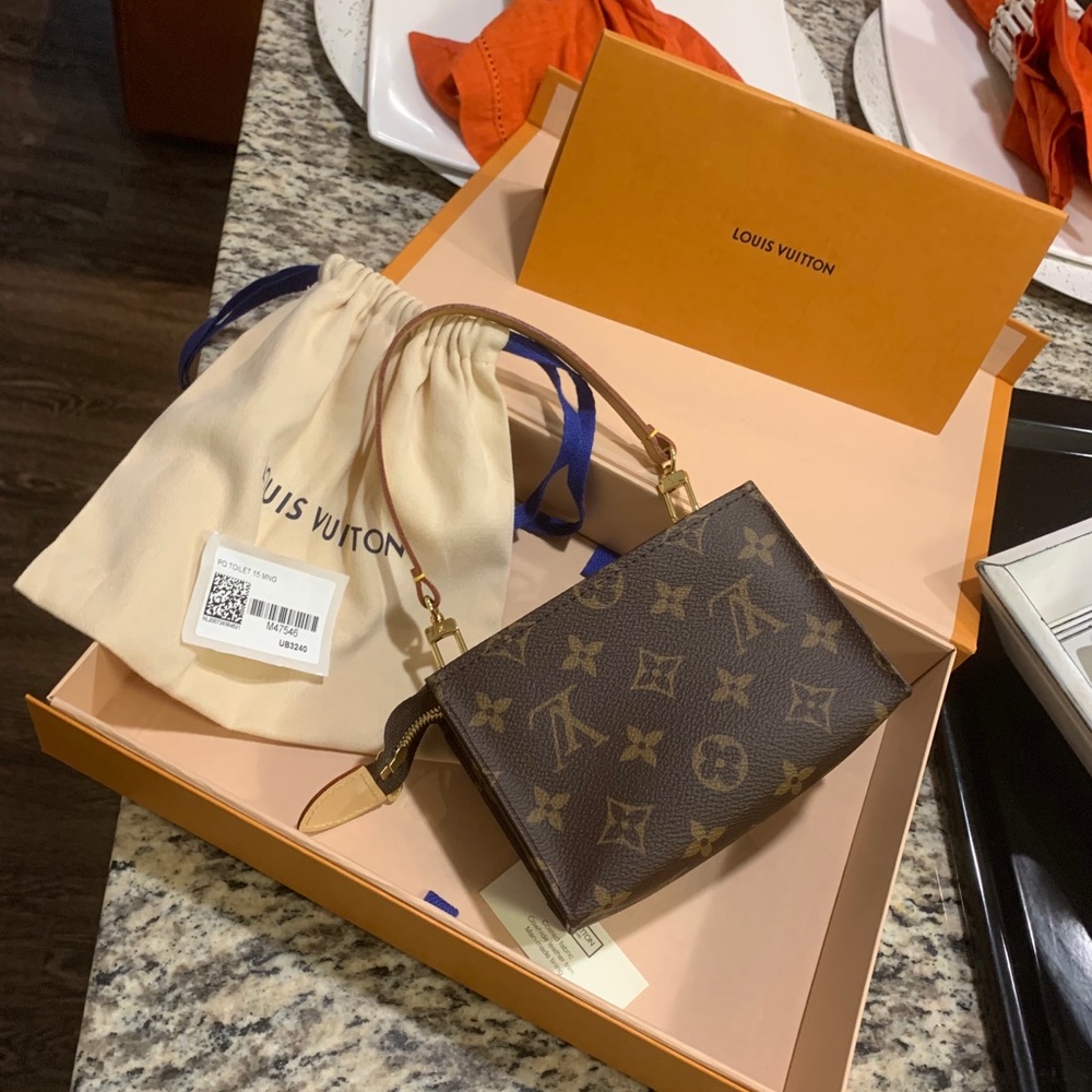 Sold Louis Vuitton Toiletry 15 - Picture 14 of 16